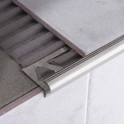 Afrundet trappeprofil i  aluminium sølv højde fra 8 til 12,5 mm