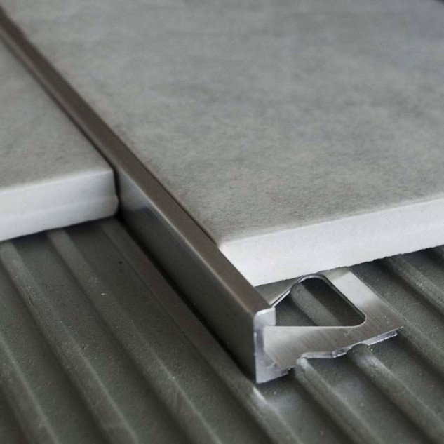 Brug af lige profil med naturlig aluminium finish